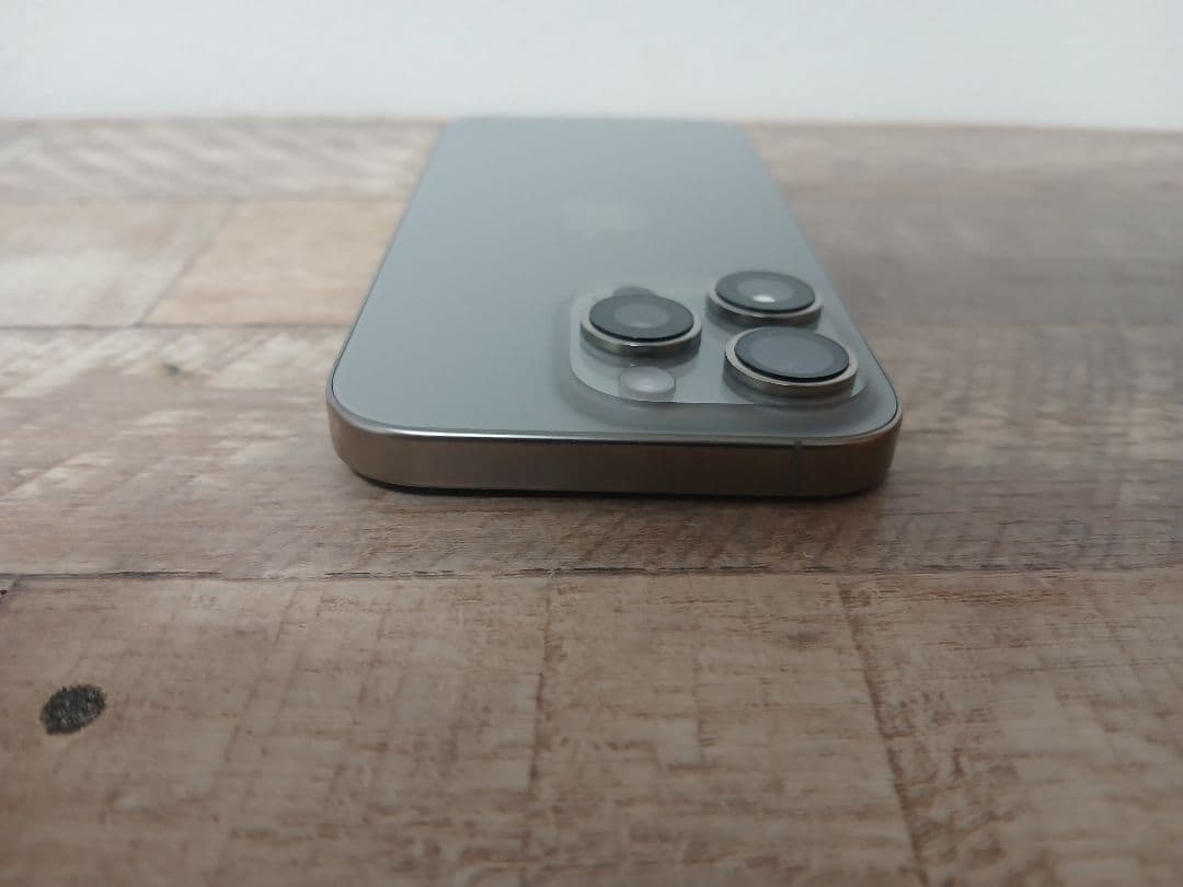 iPhone 16 Pro ジャンク品 / 部品取り・修理用*画面割れ・起動不可