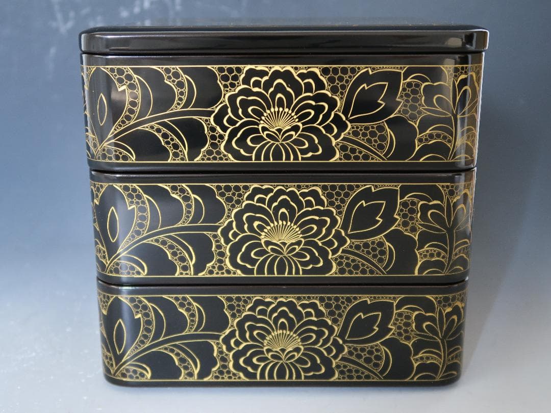 【輪島塗】沈金牡丹彫 三段重箱 六五重 内朱塗 天然木 共箱