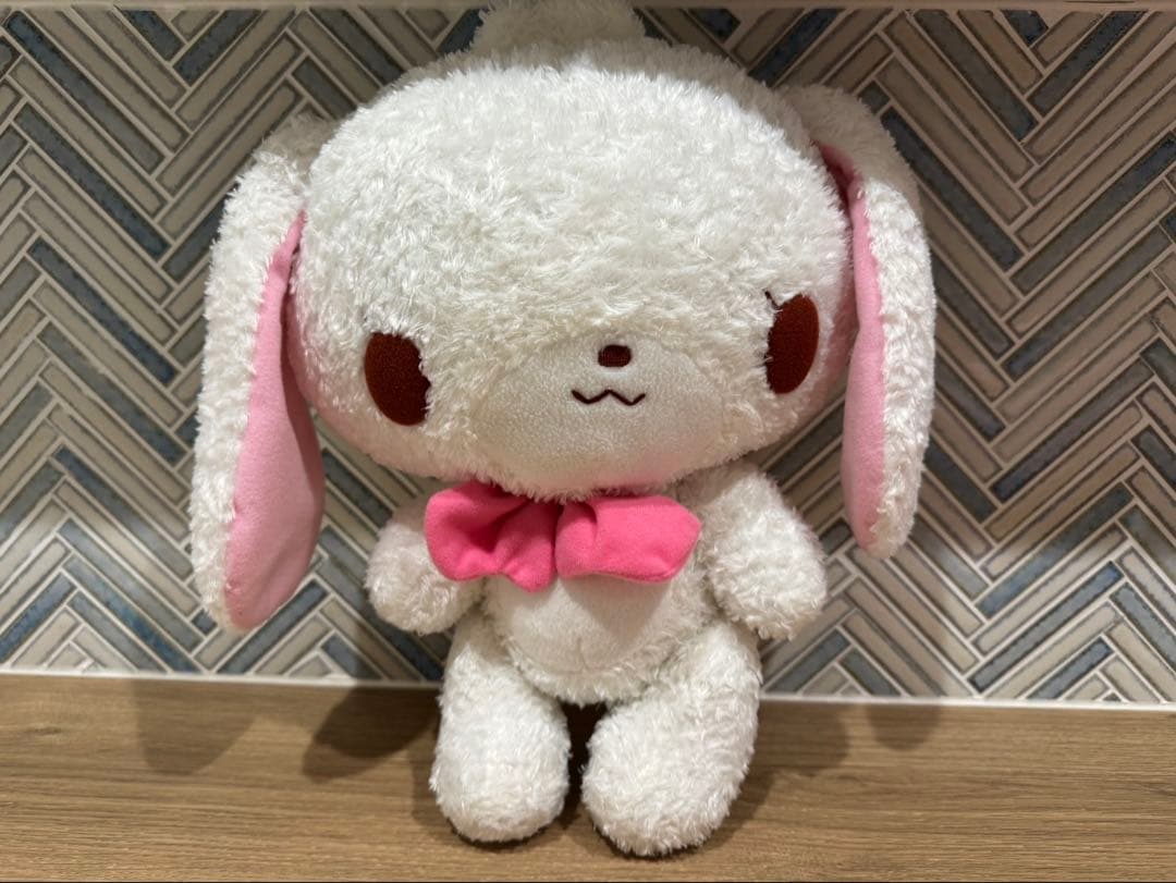 ウサギのぬいぐるみ ピンクリボン付き