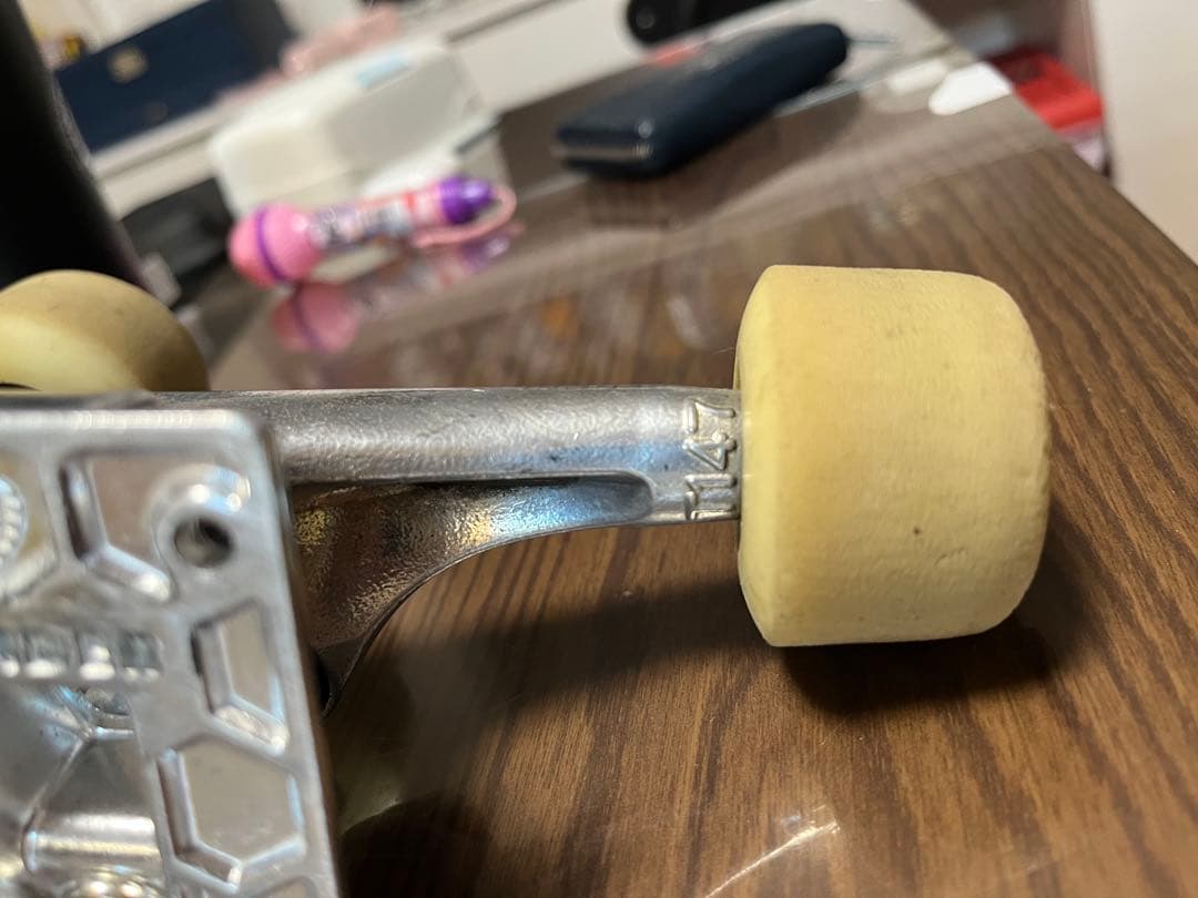 Thunder スケートボード トラック　147 チタニウム