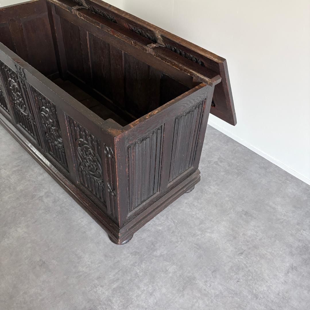 ゴシック様式 リネンフォールド ブランケットボックス