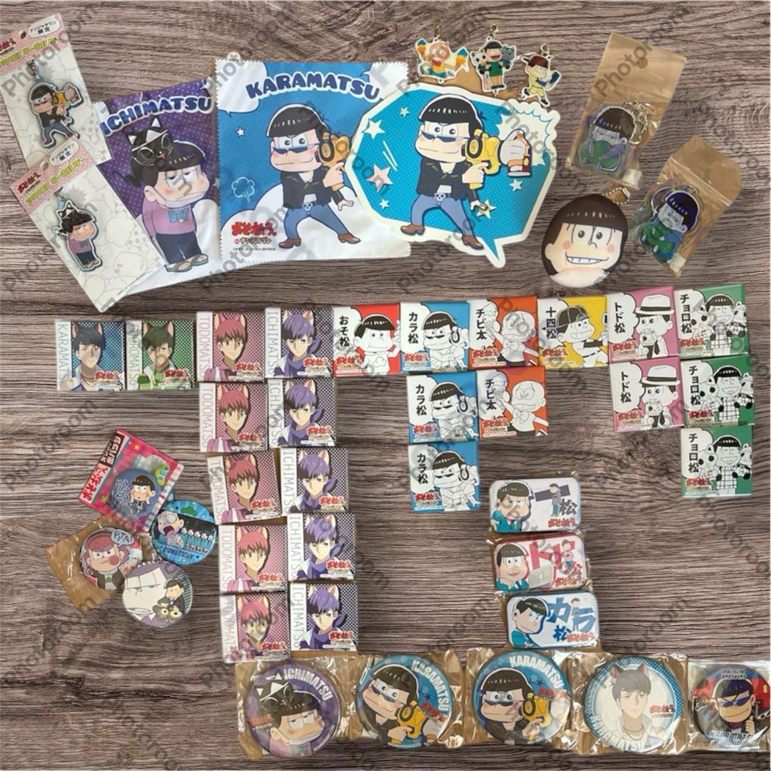 おそ松さん 缶バッジ・キーホルダーセット 即購入可 おそ松さん 缶バッジ アクキー 十四松 まとめ売り30点セット