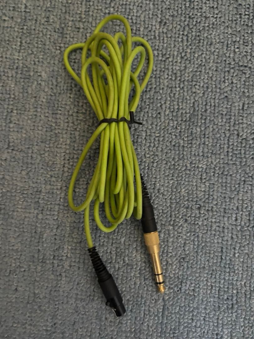 オーストリア生産完了品】プレミアムヘッドホン AKG Q701WHT