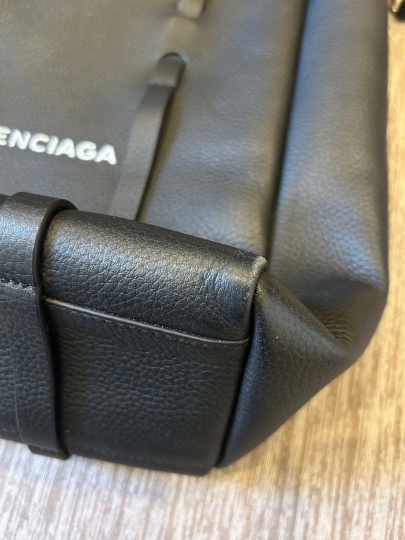 ひまわり　　BALENCIAGA ブラック ショルダーバッグ