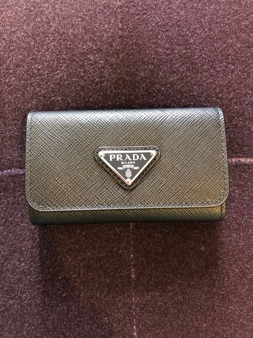 3*0様 PRADA サフィアーノレザー キーケース - メルカリ