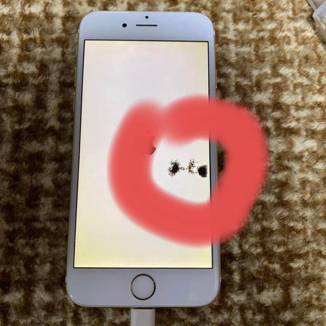 左　iPhone8 256GB 右 iPhone6 64GB 黒い丸あり