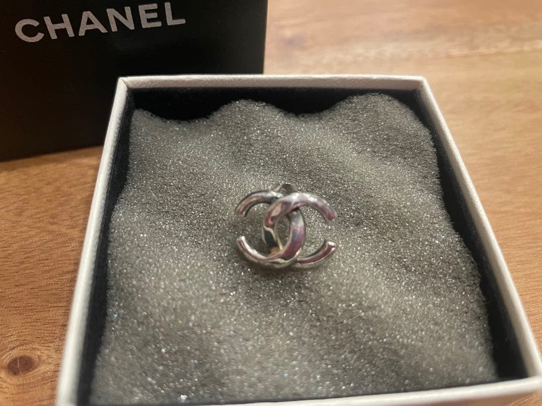 CHANEL シルバー ダブルCロゴ ピアスの通販はau PAY マーケット - 輸入