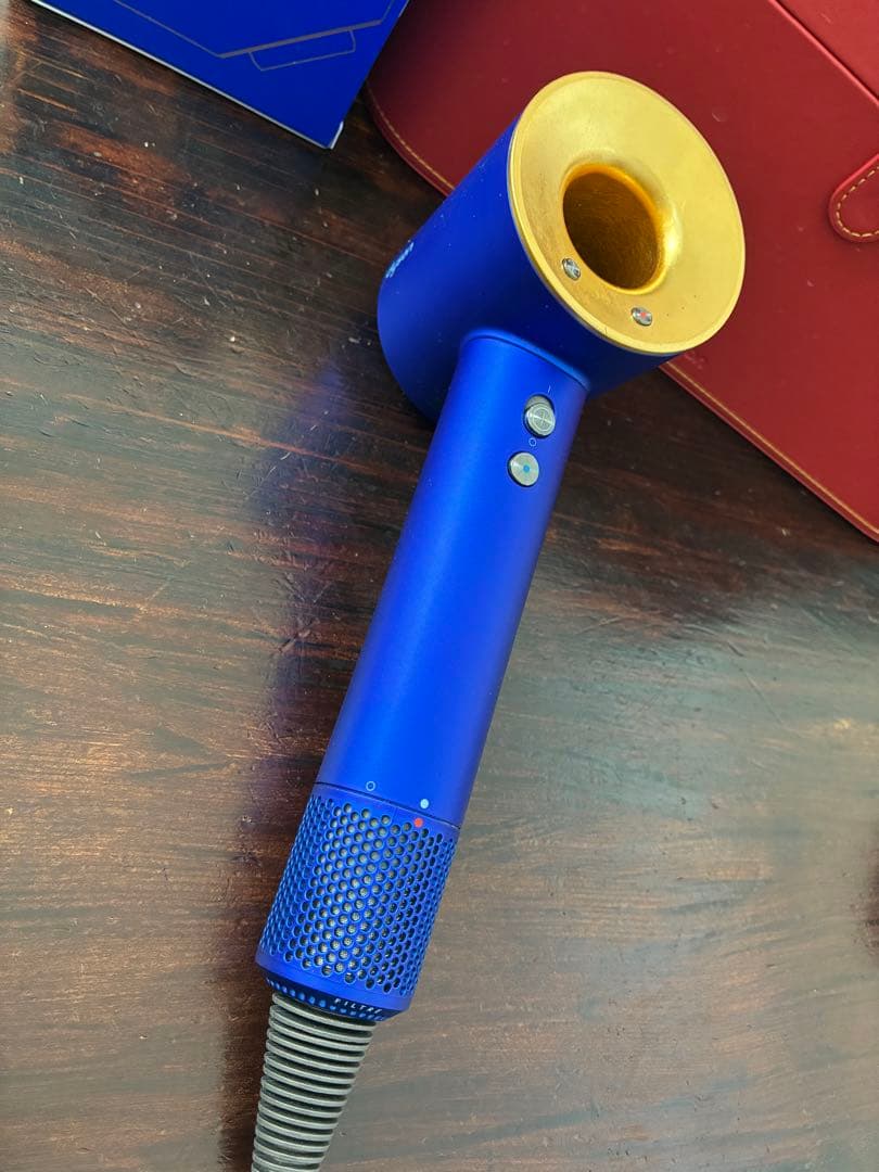 Dyson ヘアドライヤー 付属品未使用　収納ケース付き　金箔
