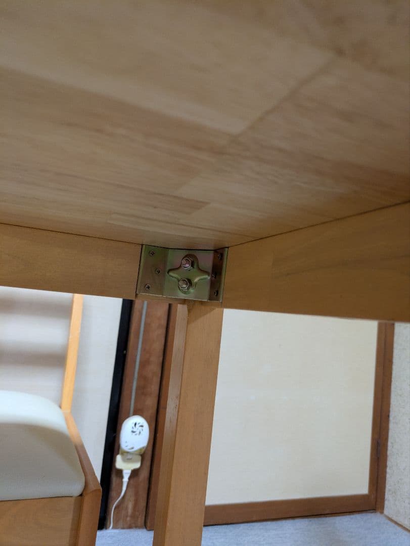 木製ダイニングテーブルと椅子2脚セット