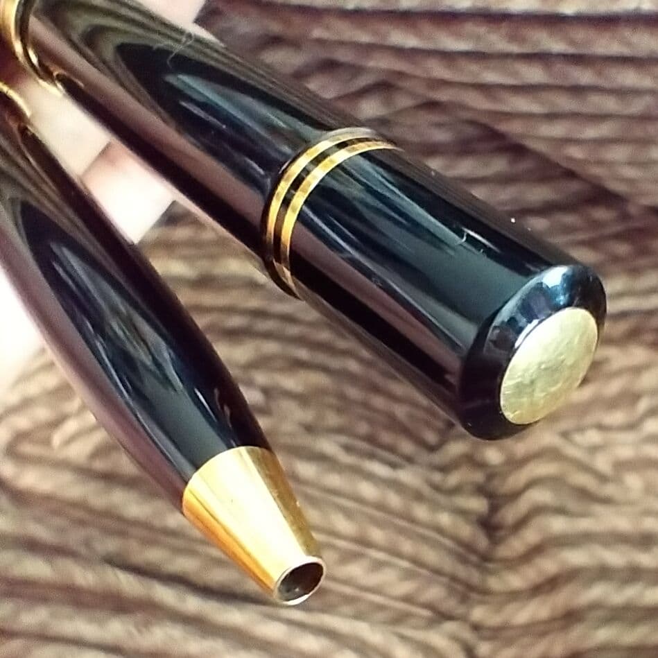 Pelikan ペリカン 万年筆 ブラック ＥFニブとボールペンのセット