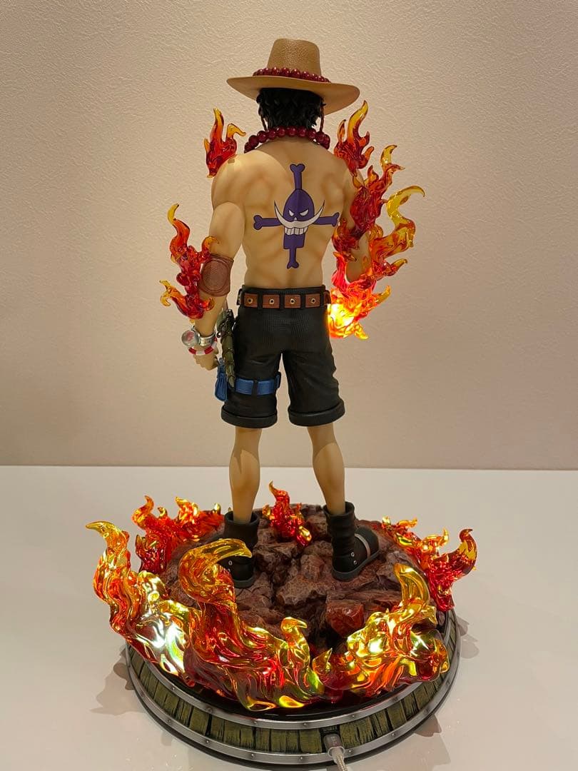 ポートガス・D・エース フィギュア LED付き