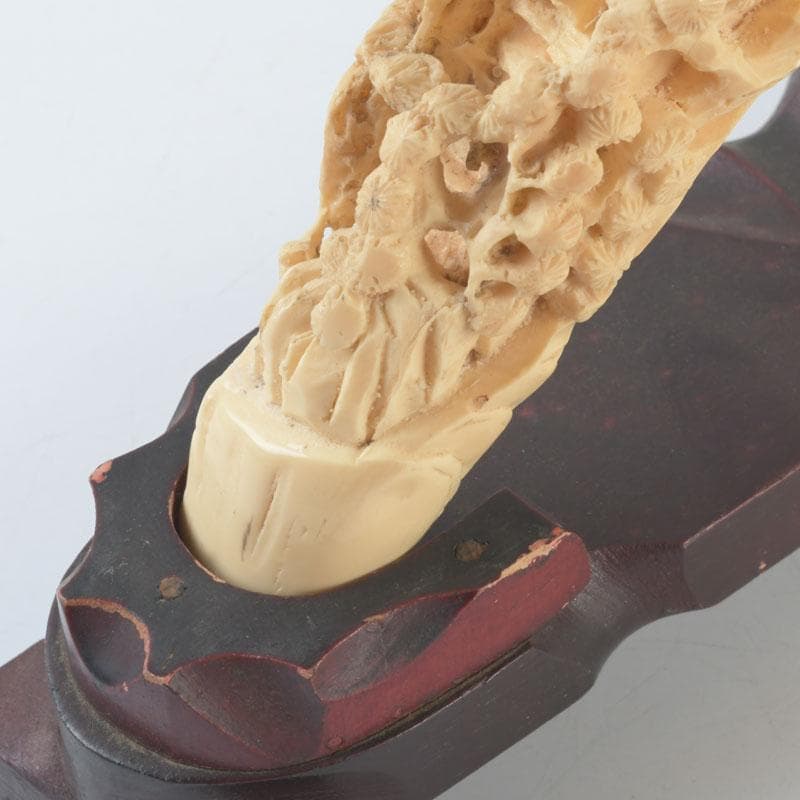 中国 河馬牙製 楼閣山水透かし雕 床飾 置物 唐木台付 V 9341