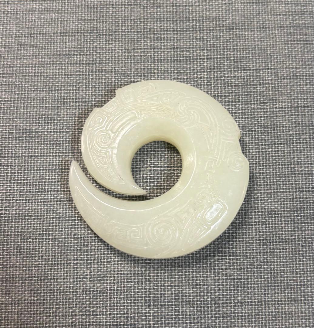 縄文時代の勾玉 本玉 天然石 和田玉 中国古美術 手彫 細工装飾