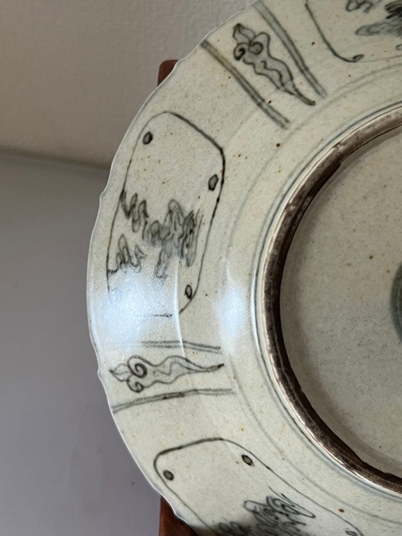 中国古美術　大明宣徳年人物花卉紋皿；西X-7