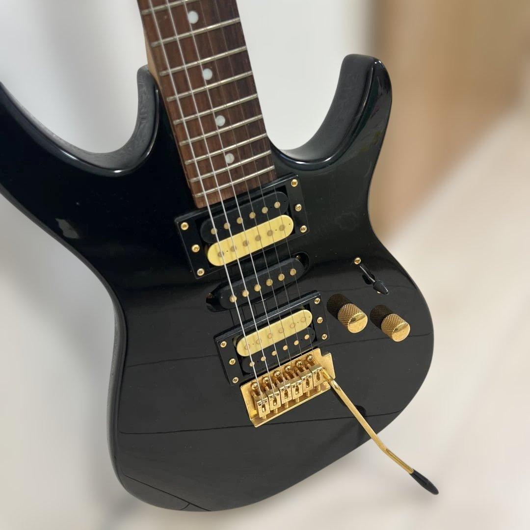 【美品】ミュージックマン エレキベース 黒×金 アーム付き