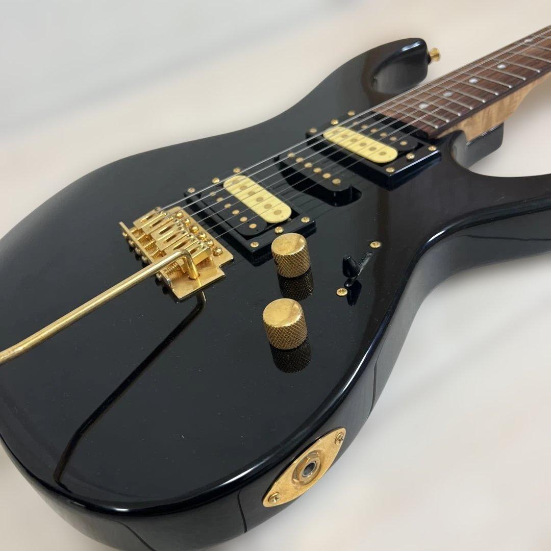 【美品】ミュージックマン エレキベース 黒×金 アーム付き