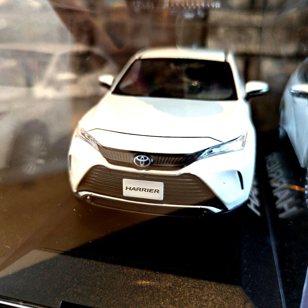 トヨタ　新型 ハリアー 模型 3点セット 白 　キーホルダー　ミニカー