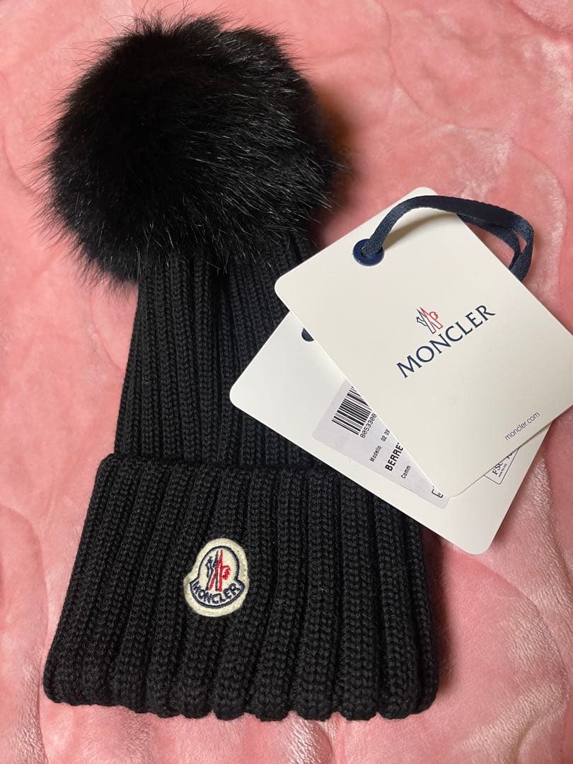 モンクレールブラック ニット帽 ファー付き