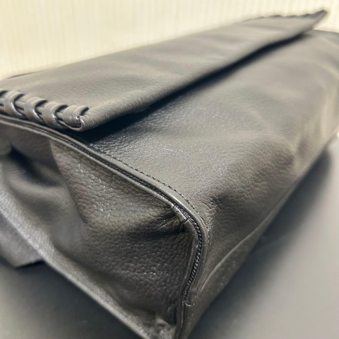 イアパピヨネ　ワイドテープショルダーバッグ　黒 編み込みデザイン