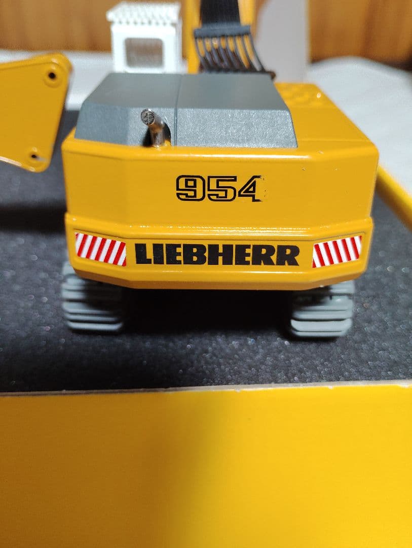 LIEBHERR R954BV解体機 絶版
