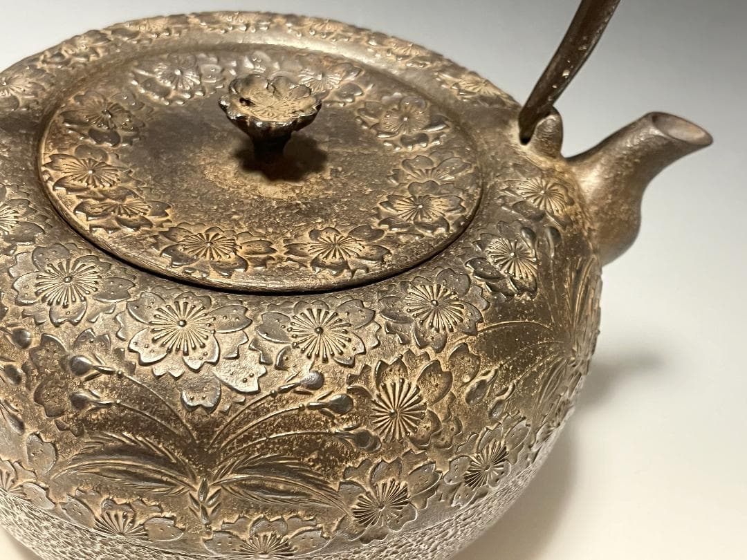 未使用】南部鉄瓶 中村徳次郎 造 立徳 虫食平打提手 桜尽