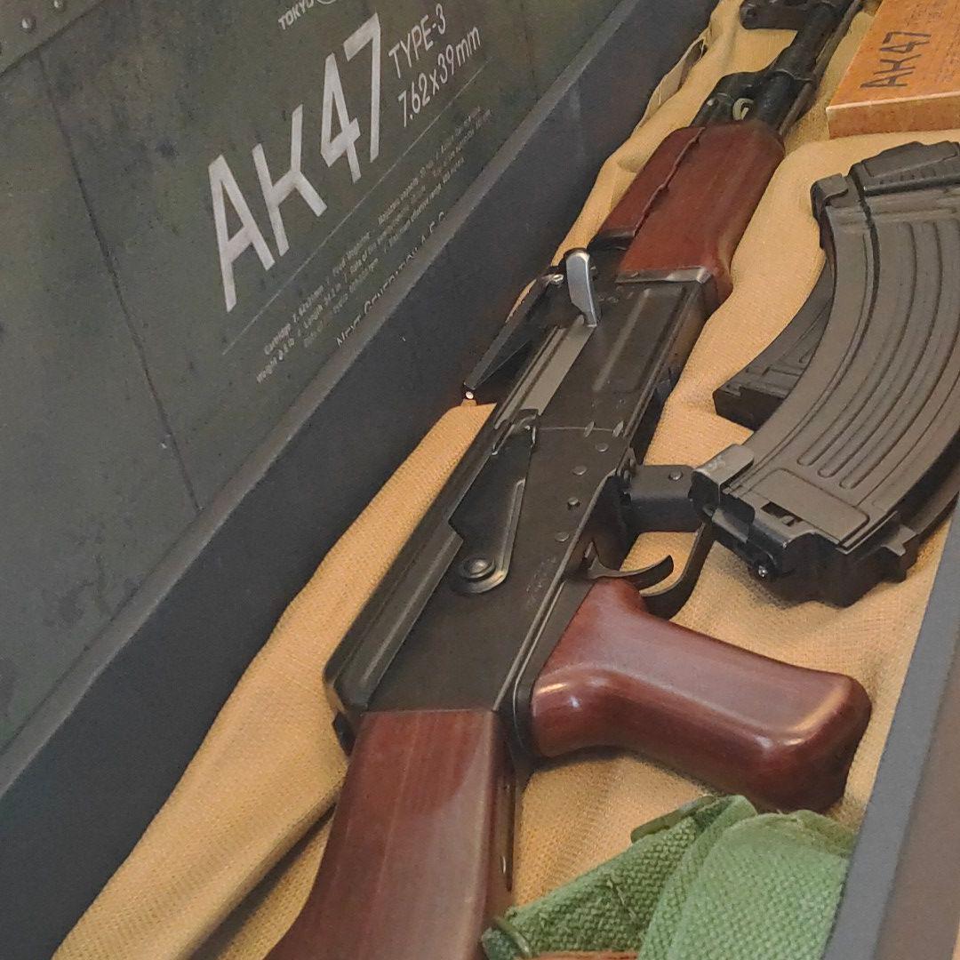 東京マルイ 次世代電動ガン AK47 予備マガジン スリング付き