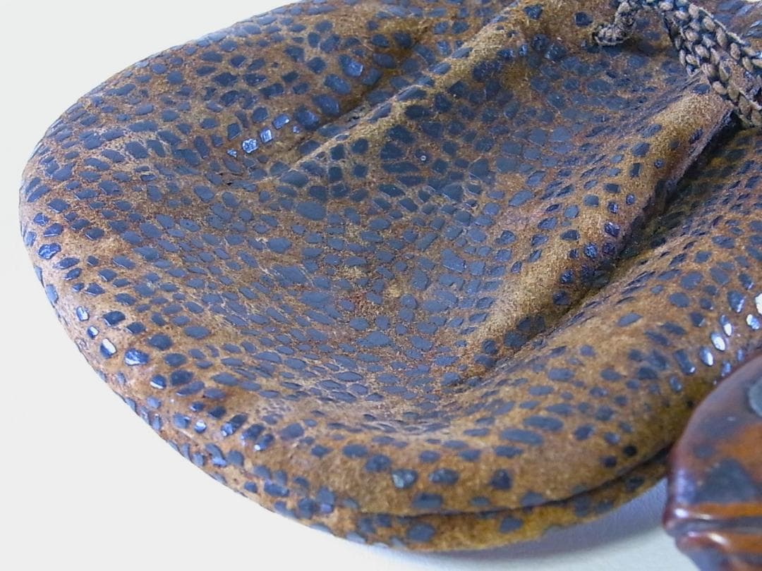 E719 】 コレクター放出品 明治時代～大正時代 アイヌ玉魚根付皮提げ袋