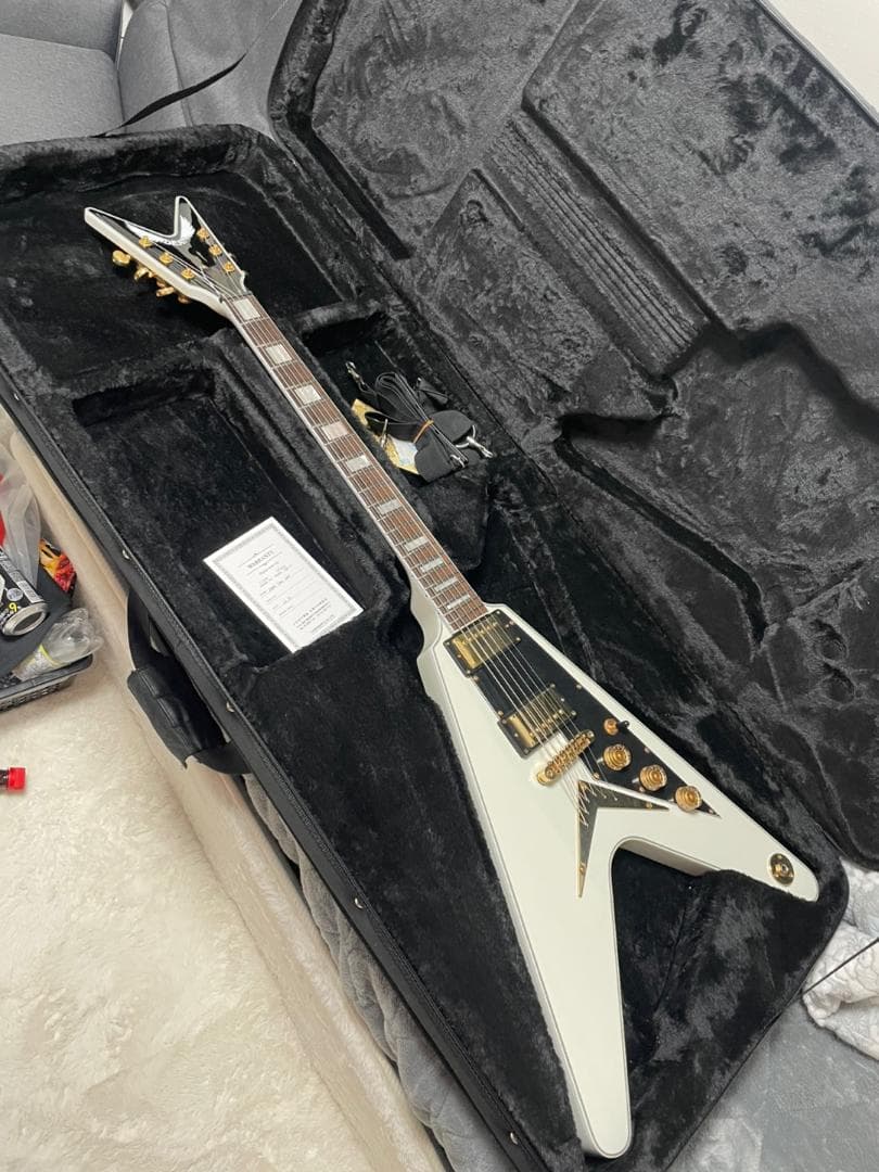 Dean V Custom (2019) - ヴィンテージホワイト Dean V Custom (2019) - ヴィンテージホワイト