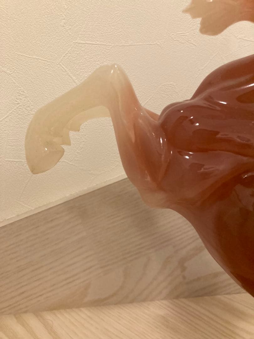 希少 馬の彫刻 赤と緑のグラデーション