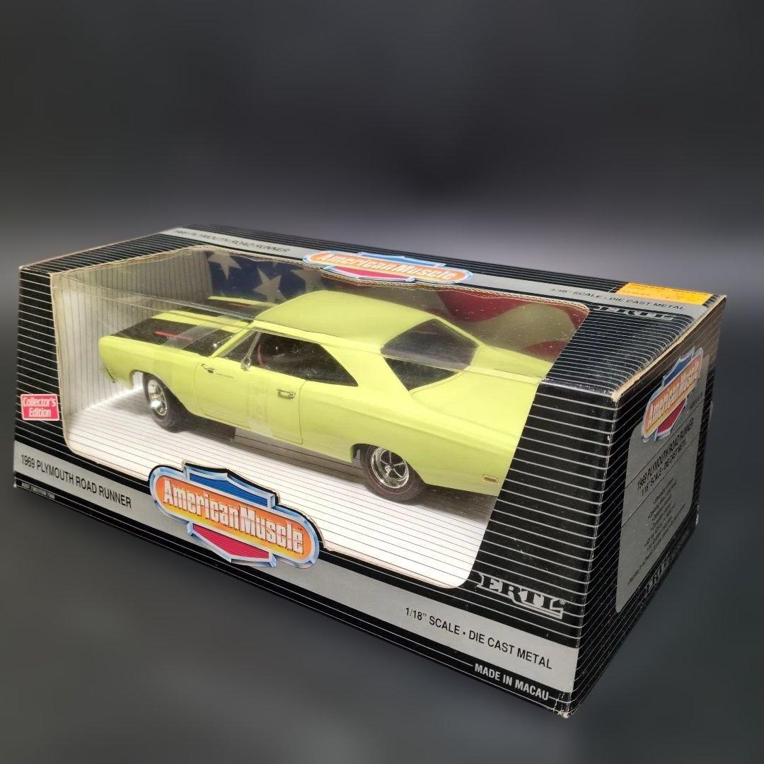 1/18ミニカー　PLYMOUTH ROAD RUNNER 1969