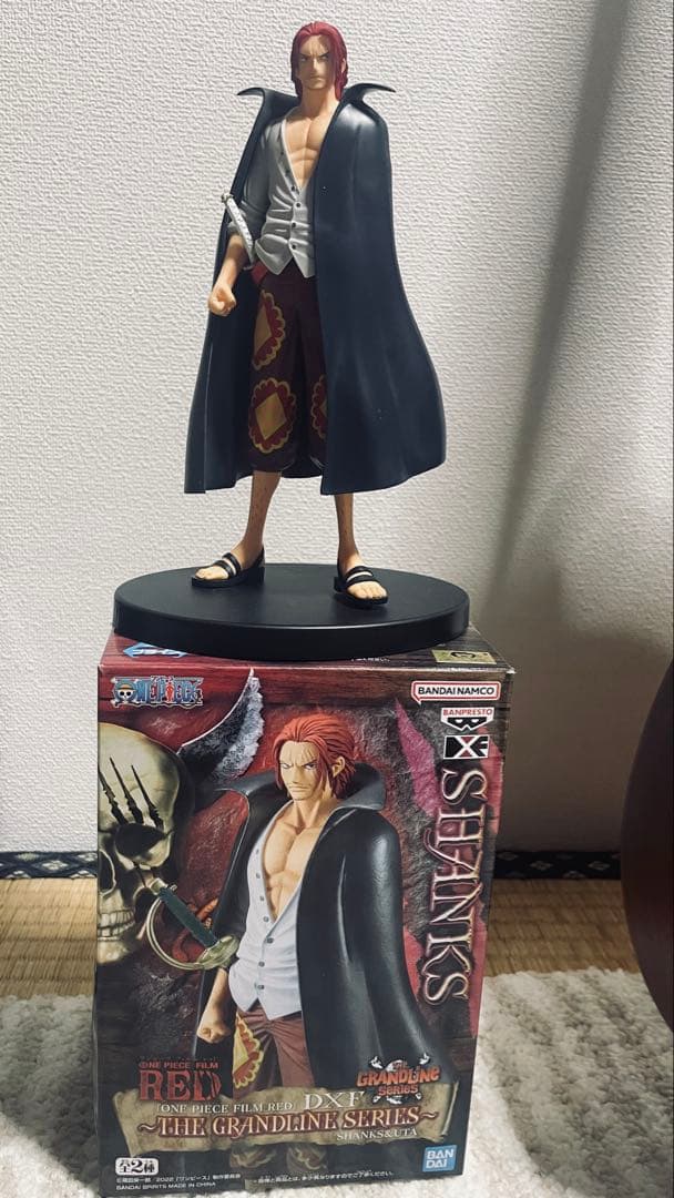 シャンクス REDシリーズ フィギュア 箱付き