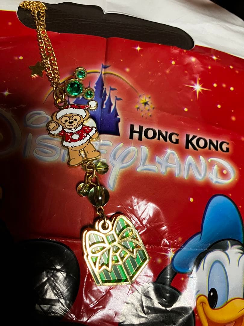 香港ディズニー限定！ダッフィー♡クリスマス キーホルダー - メルカリ