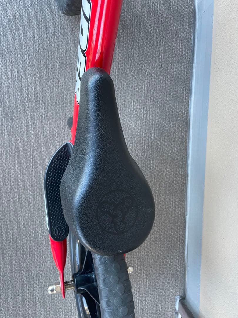 discovery 　STRIDER ストライダー　12インチ　赤