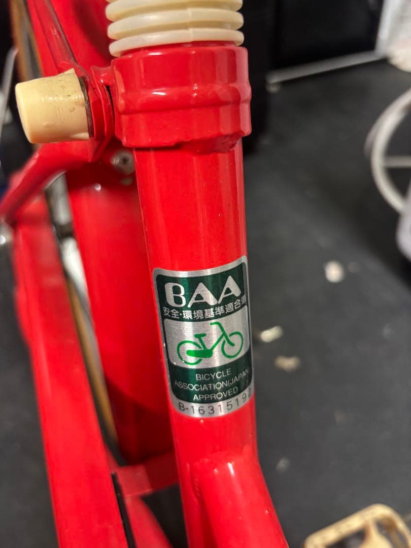 赤い子供用自転車 バスケット付き