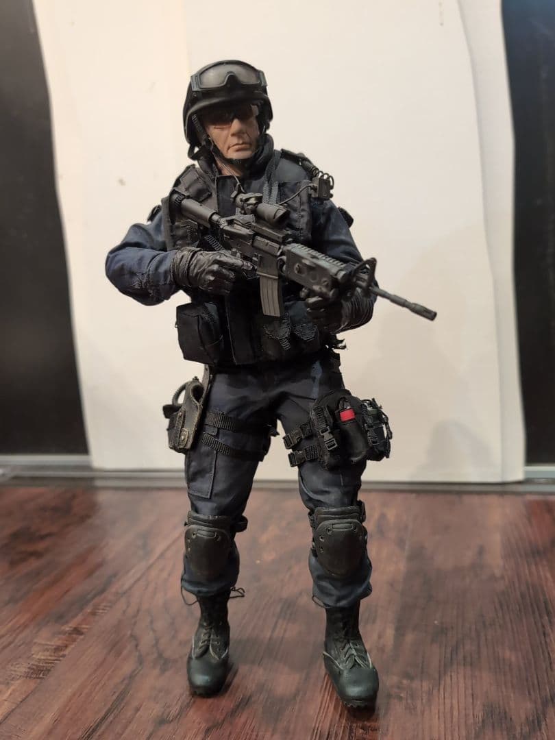 さ*ら様 ・SWAT フィギュア ・ホットトイズ ・1/6スケール