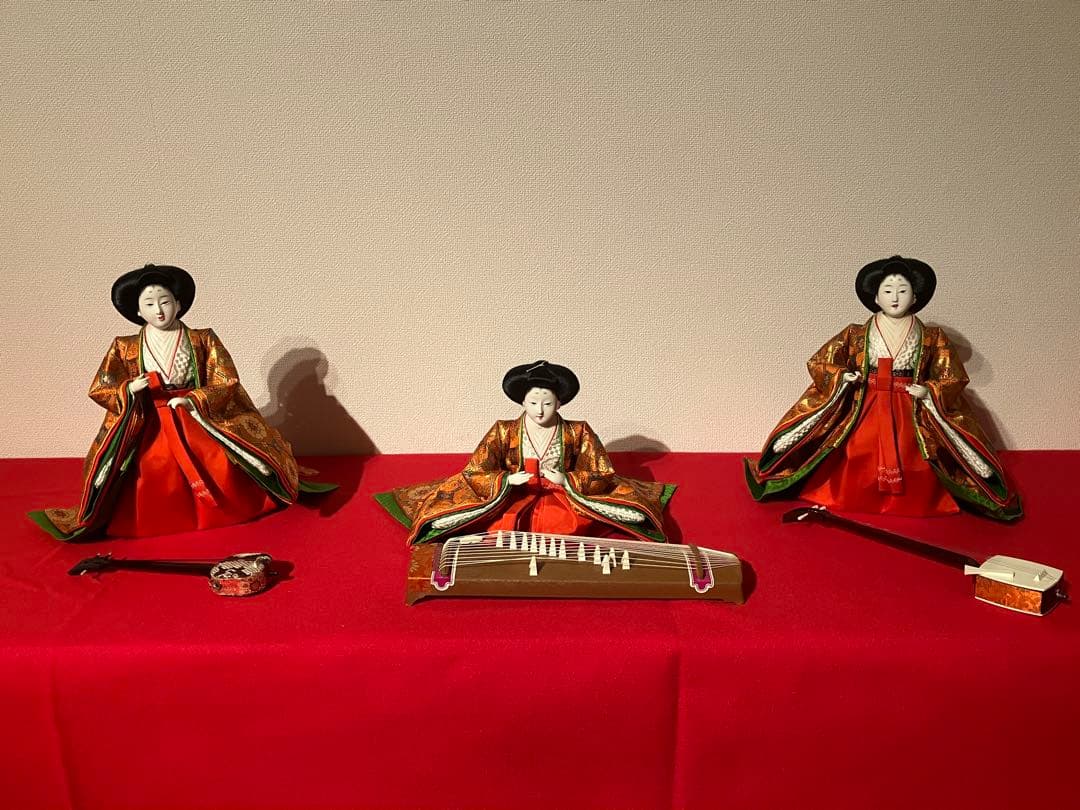 三人官女　女楽人　雛人形　琴 三味線 楽器付き　橙色袿　有職装束