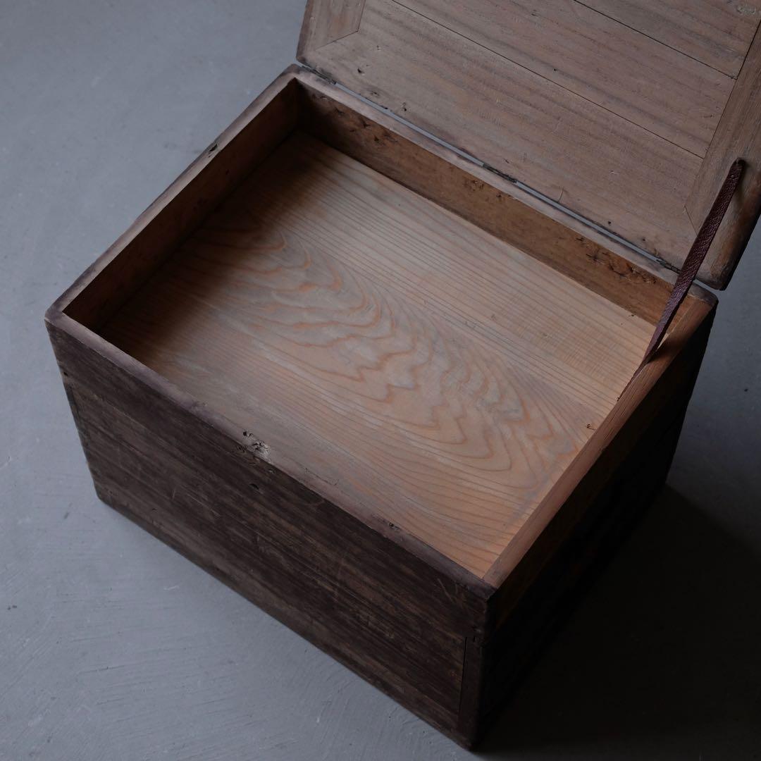 ダークブラウン 赤っぽいウッド ガラス扉キャビネット 昭和 レトロ