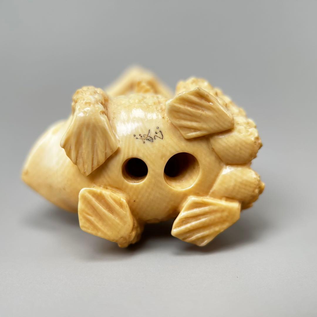 カエルに乗る人物像極上 根付 天然素材アンティーク骨董