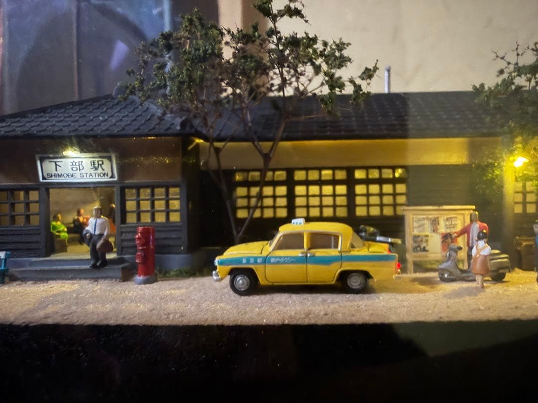 昭和をかもしだす懐かしの停車場、昼と夜の現風景、神戸梅田、レトロ夢の希少逸品。