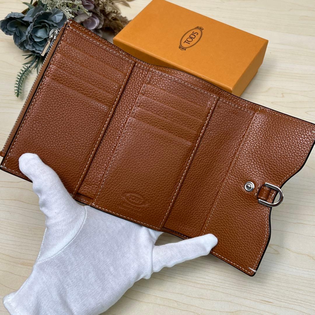 現行品 トッズ レザー 三つ折り財布 フラップメタル ブラウン ウォレット