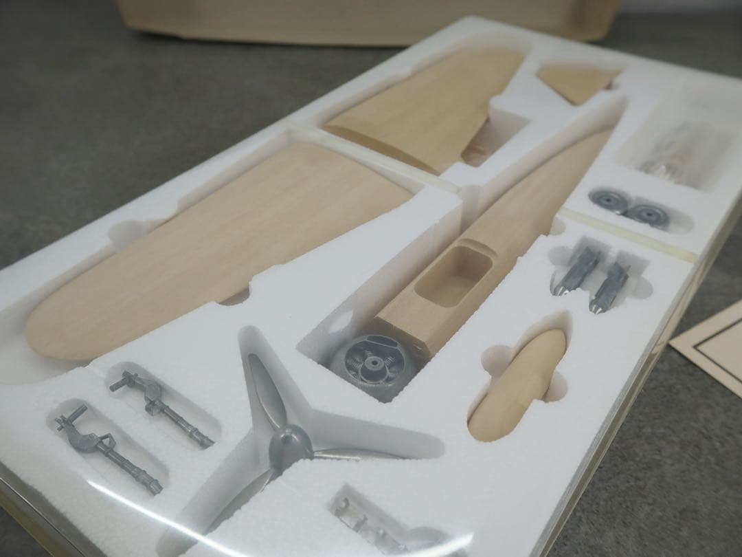 イマイ 124 木製キット 日本海軍 零戦 零式勘定戦闘機 52丙型