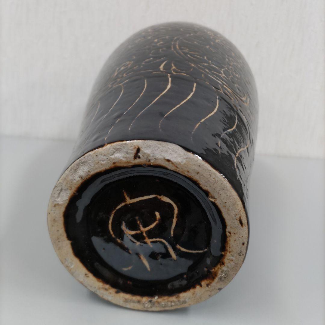 磁州窯花紋　壺　D101