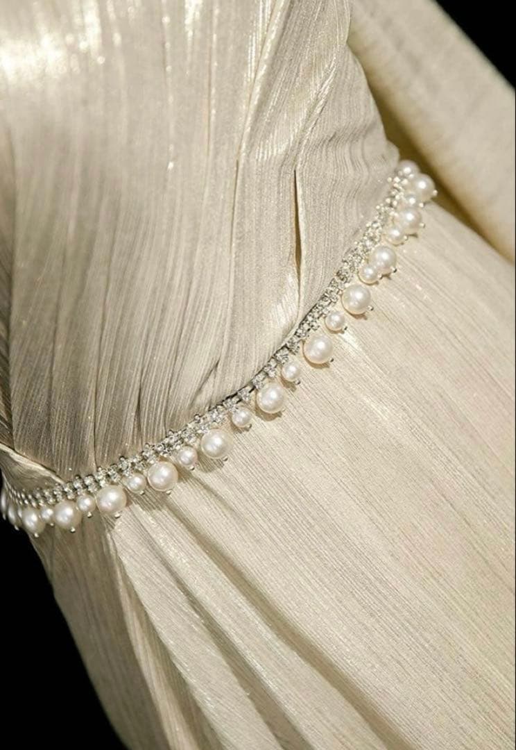 光沢感ある生地にパールが美しい ワンショル イブニングドレス