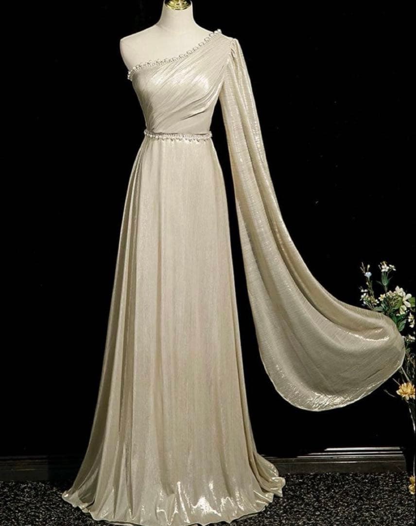 光沢感ある生地にパールが美しい ワンショル イブニングドレス