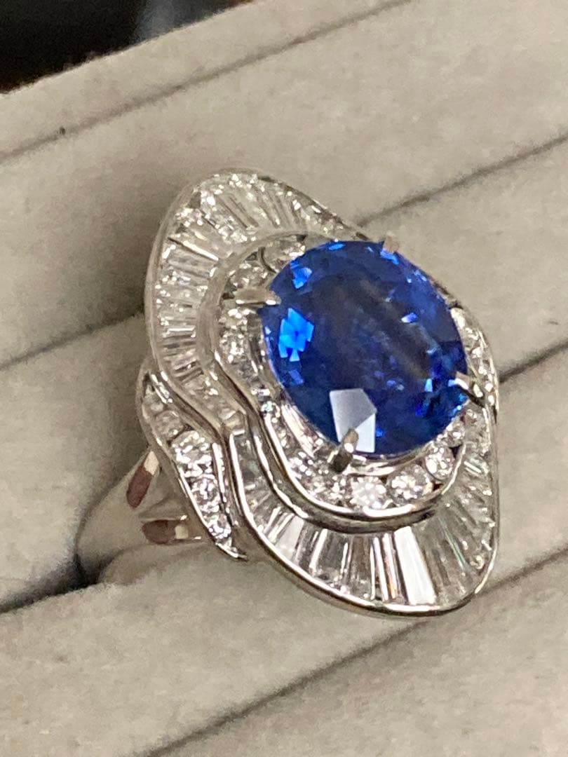 プラチナ天然サファイア６．65カラットリング