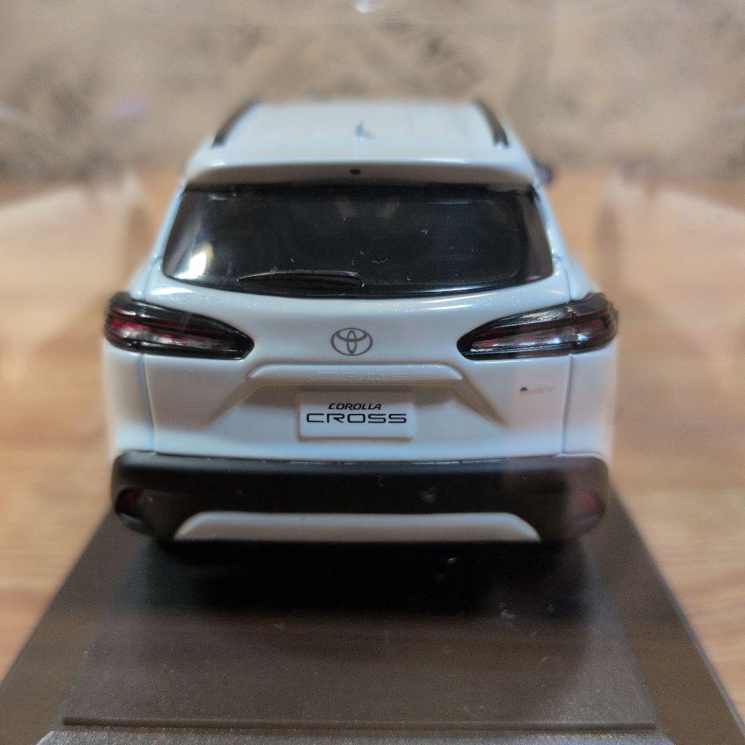 カローラクロス 後期 カラーサンプル プラチナホワイトパール 1/30