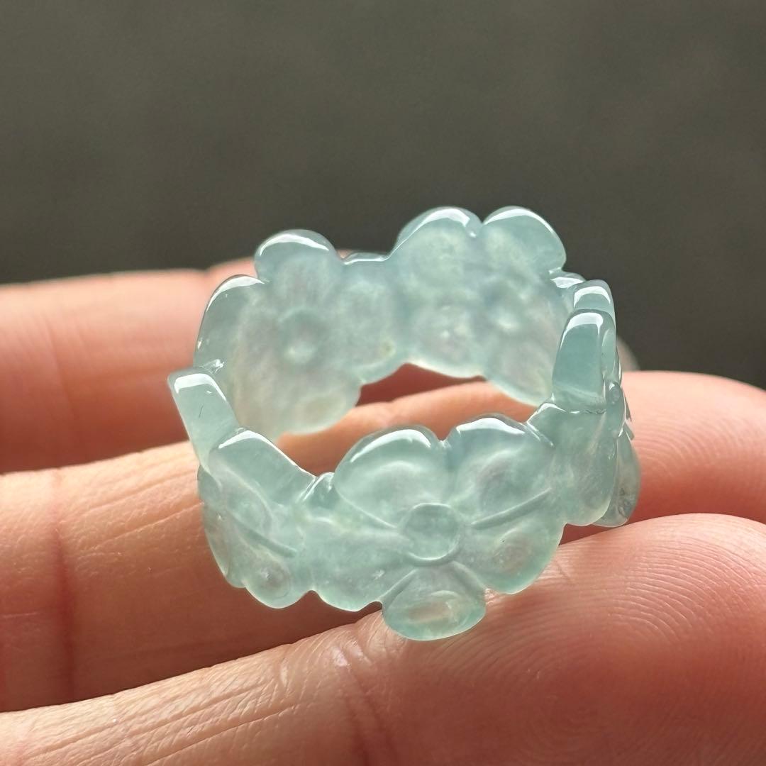 グアテマラ産天然本翡翠　A貨氷種　くり抜きリング　梅の花彫り　12.5号