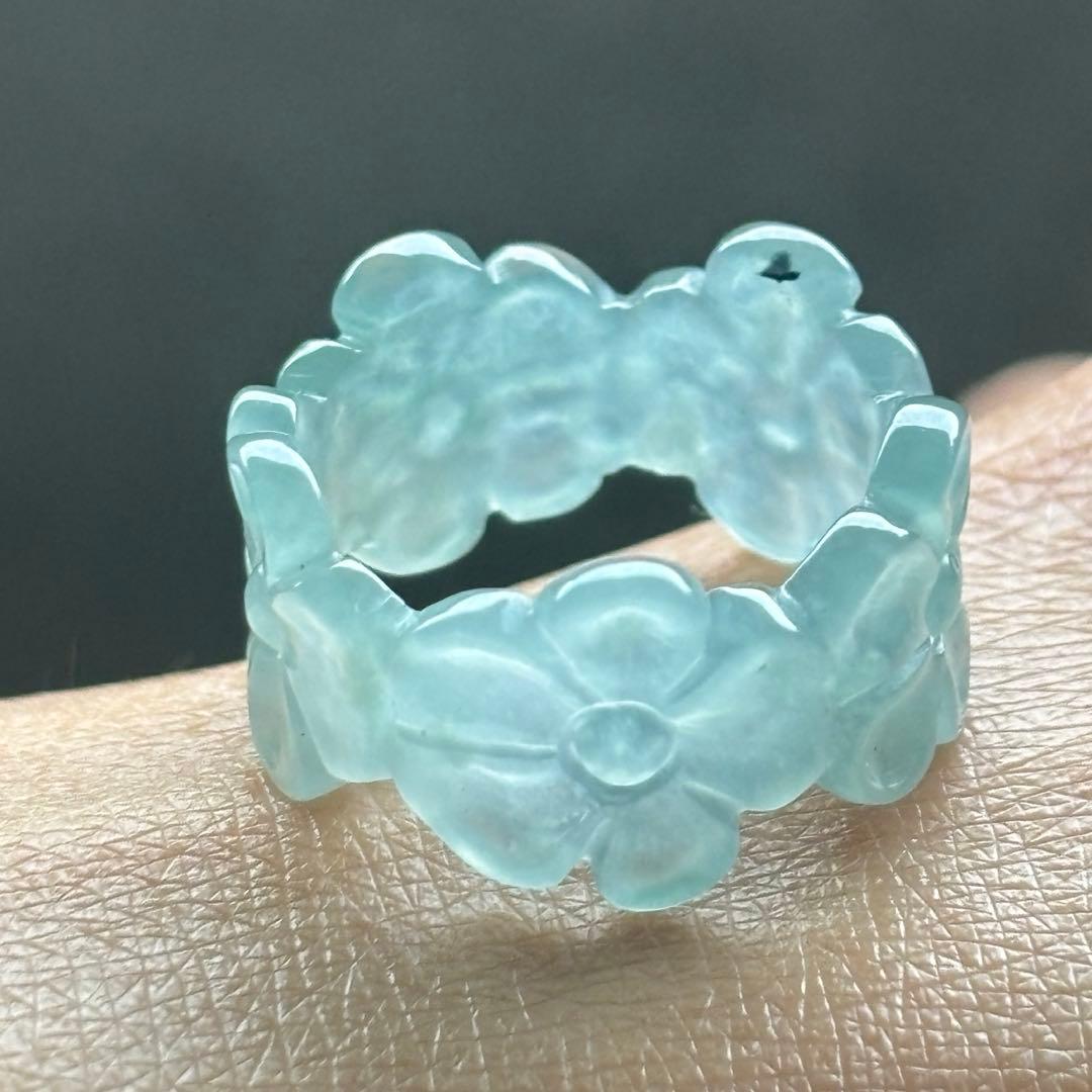 グアテマラ産天然本翡翠　A貨氷種　くり抜きリング　梅の花彫り　12.5号