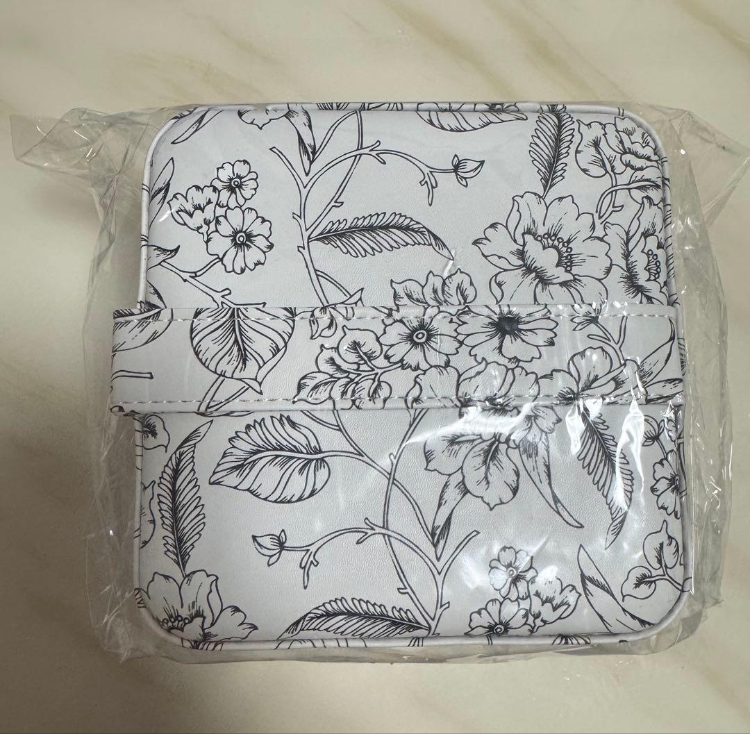 【新品・未開封】2022 ドテラ　バニティー　フラワー柄