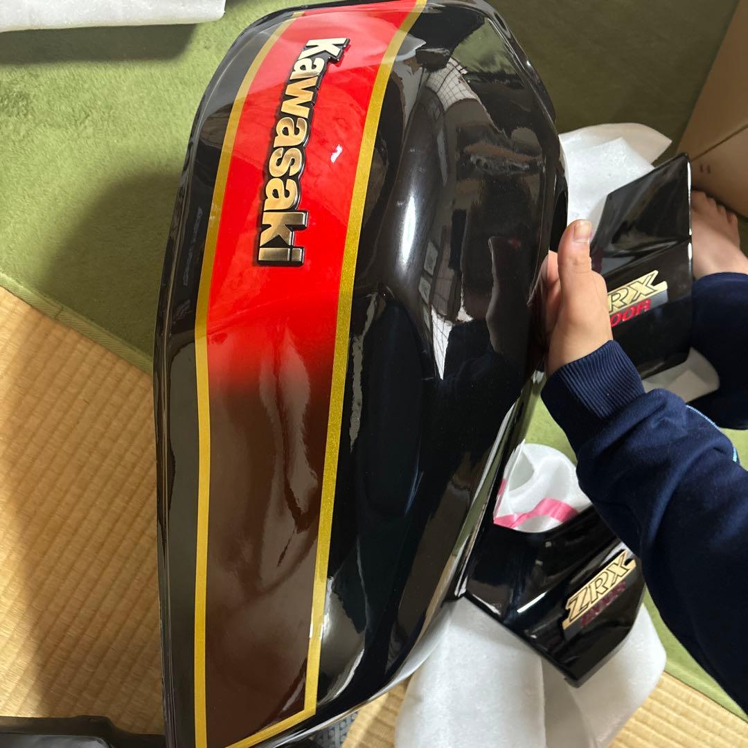 ZRX400 タンクカバー サイドカバー - メルカリ